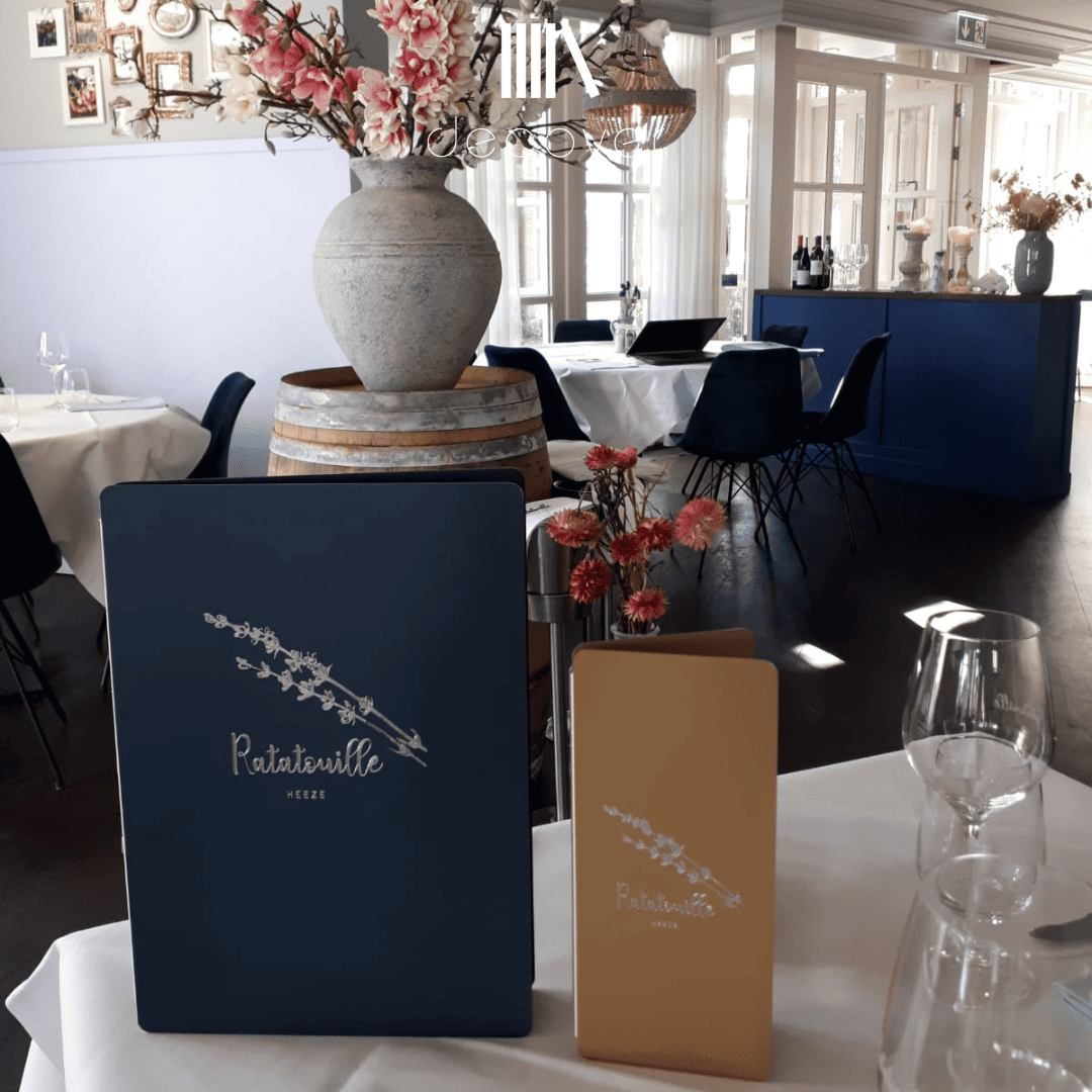 Gecoate menukaarten met elastiekverbinding